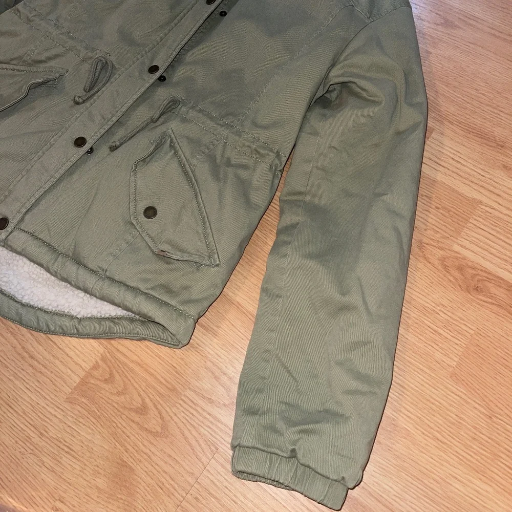 Women’s Hollister Light Green Sherpa Lined Jacket / Coat with Hood - Picture 3 of 7